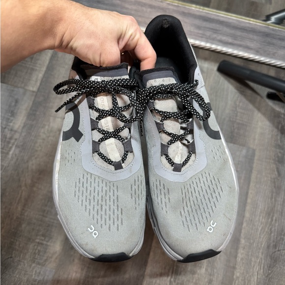 On Cloudmonster running shoe in the Alloy/Silver - Picture 2 of 5